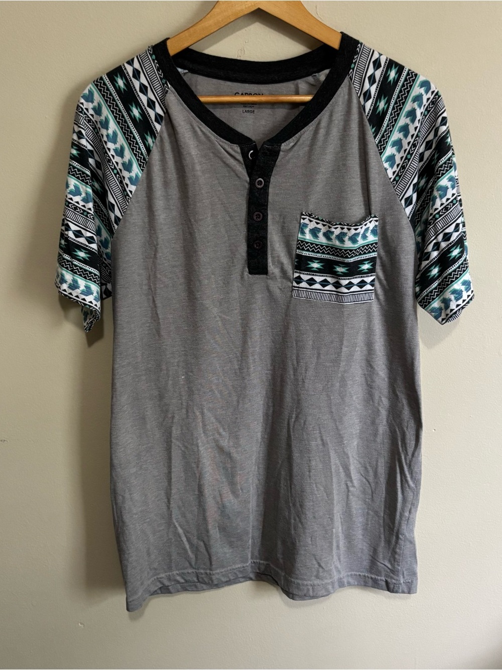 Carbon Gray Tribal Print Henley T-Shirt Pocket Raglan Sleeve Men’s L